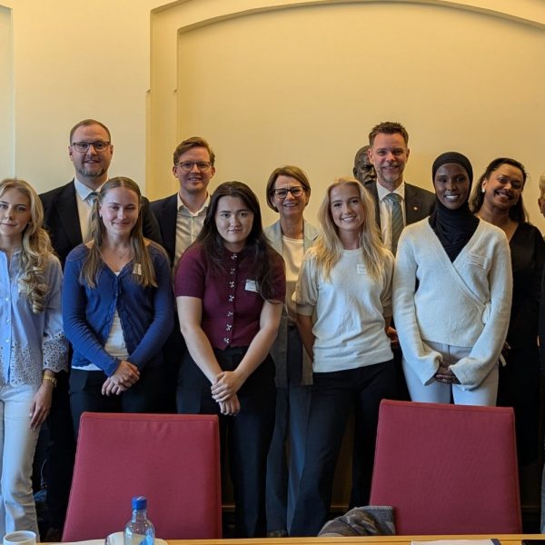 Ungdommens Bioteknologiråd besøker Stortinget