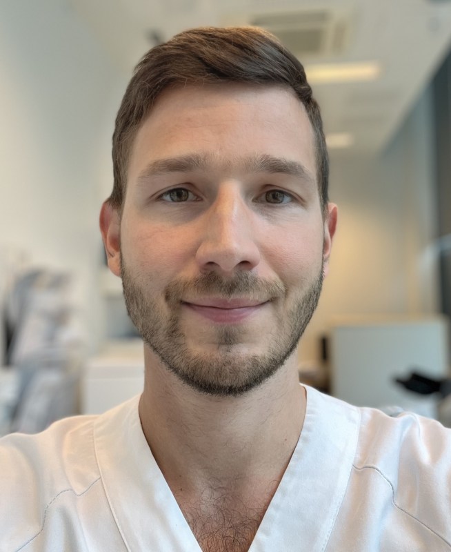 Portrettfoto av Aleksej Stevanovic, embryolog ved Fertilitetsavdelingen ved St. Olavs hospital