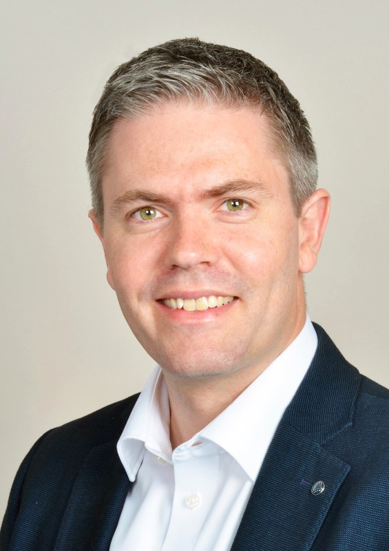 Portrettfoto av lege og forsker Stian Almeland